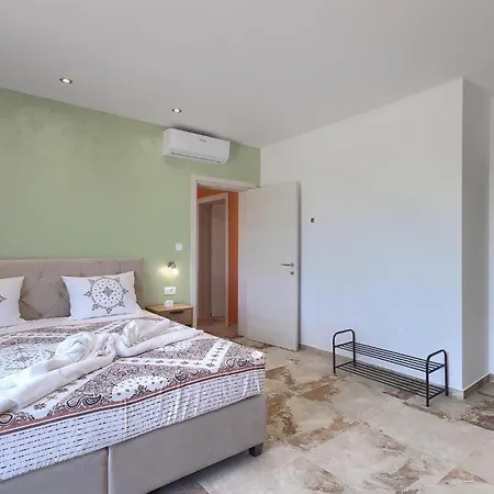 Nur Pola