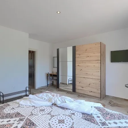 Nur Pola